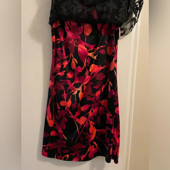 SLNY Vibrant Red Orange Floral Sheath Dress Black Velvet Burnout Overlay Size 6 - Picture 12 of 13